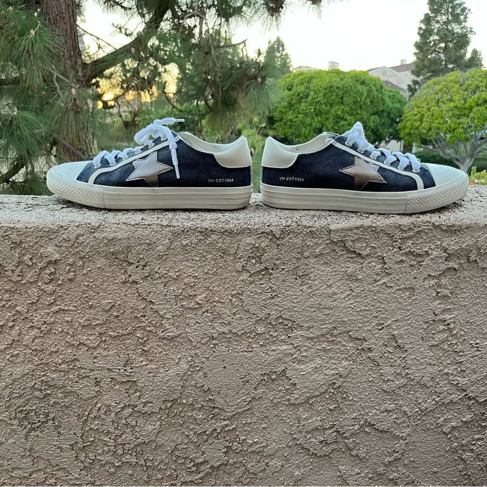 **Last chance SALE** Vintage Havana Sneakers
